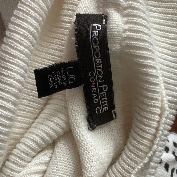 White/black patterned turtle neck sweater - Picture 4 of 4